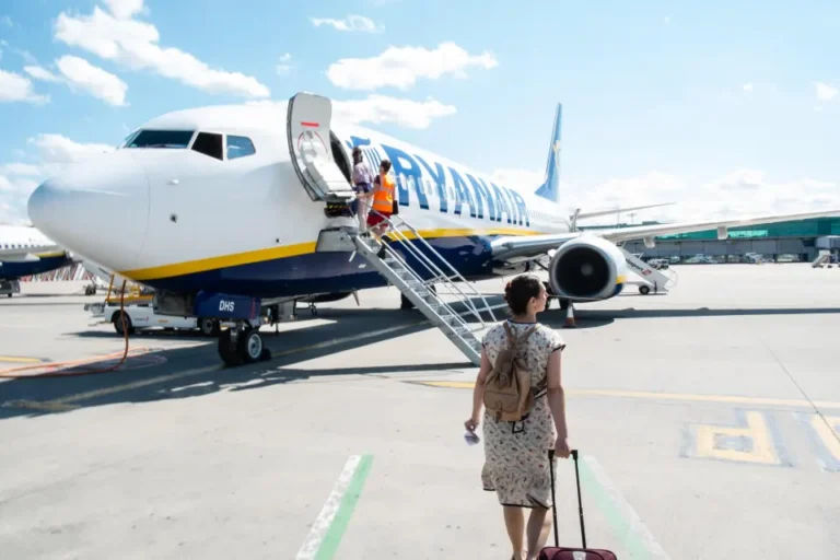How to Avoid Hidden Flights Fees: The Definitive Travel Authority
